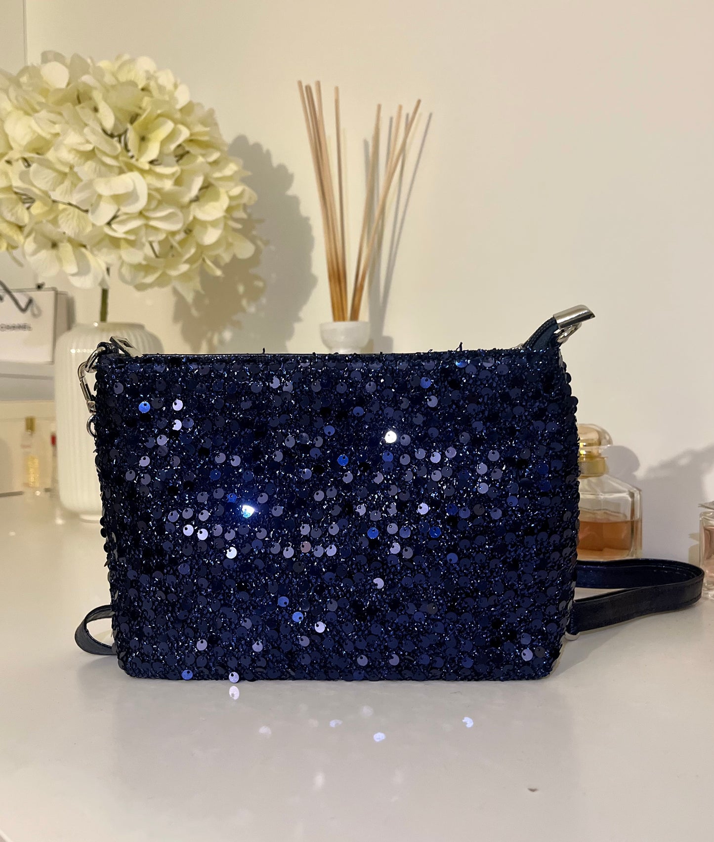 Pochette à sequins bleu marine