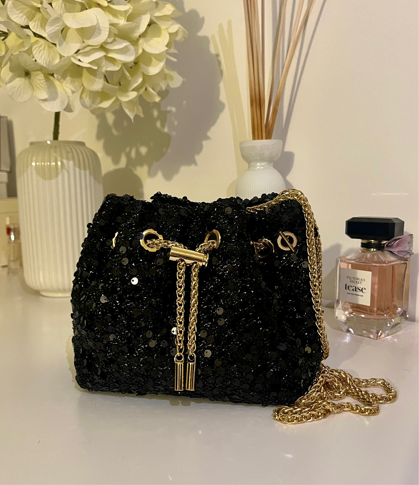 Sac bourse à sequins noirs